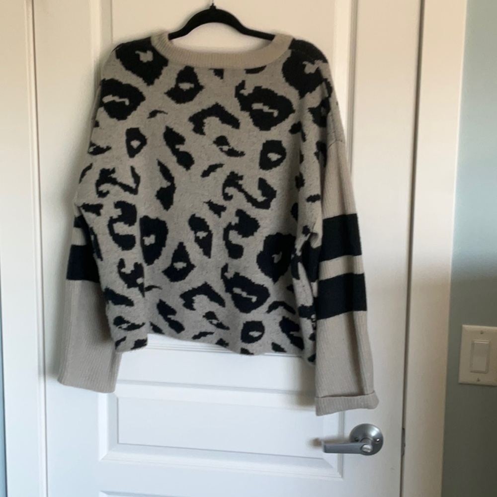 John + Jenn Cheetah Print Sweater - Picture 2 of 4